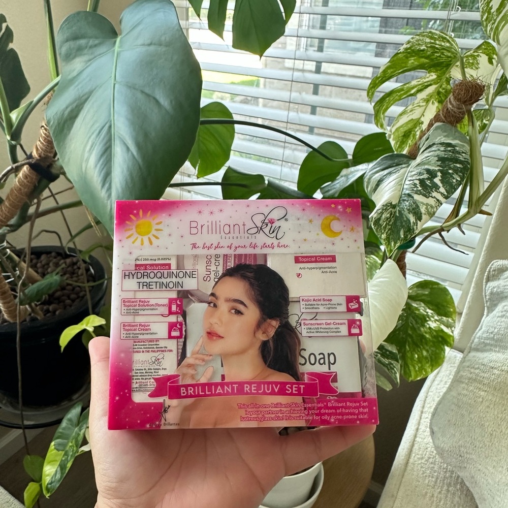 Rejuvenating Facial Toner 
Kojic Acid Soap 
Rejuvenating Cream 
Sunscreen